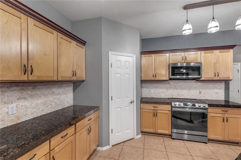 For Sale: $460,000 (4 beds, 2 baths, 2622 Square Feet)