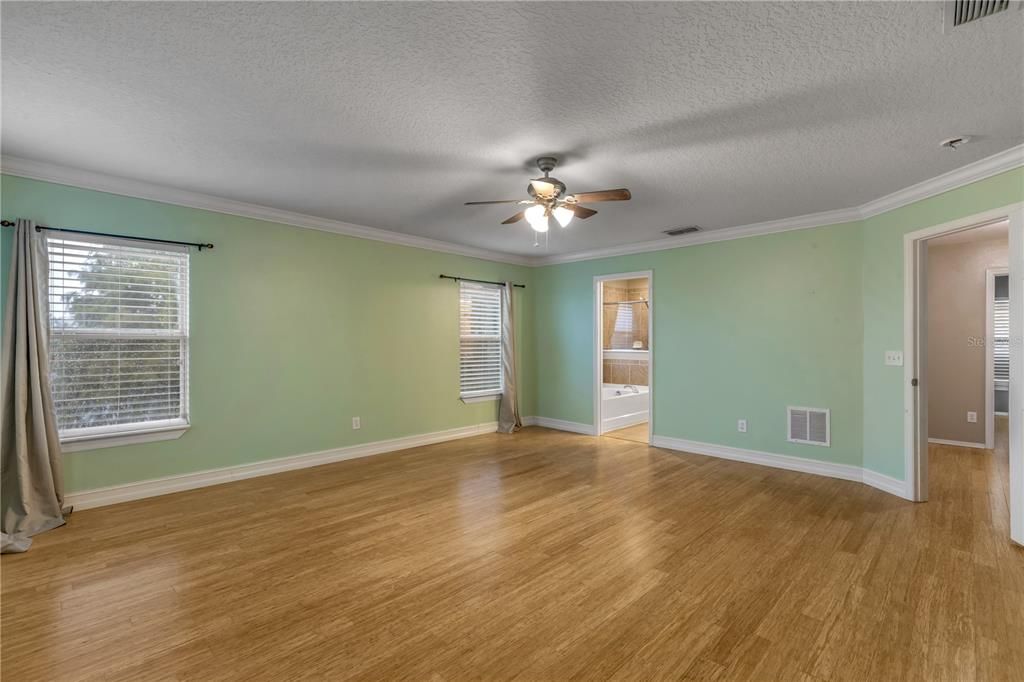 For Sale: $460,000 (4 beds, 2 baths, 2622 Square Feet)