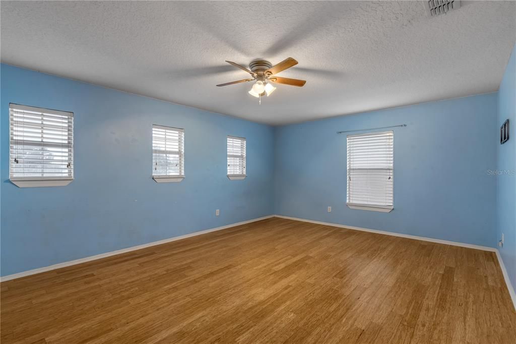 For Sale: $460,000 (4 beds, 2 baths, 2622 Square Feet)