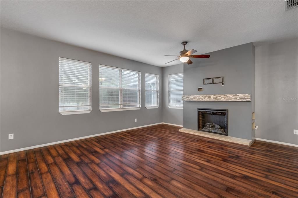 For Sale: $460,000 (4 beds, 2 baths, 2622 Square Feet)