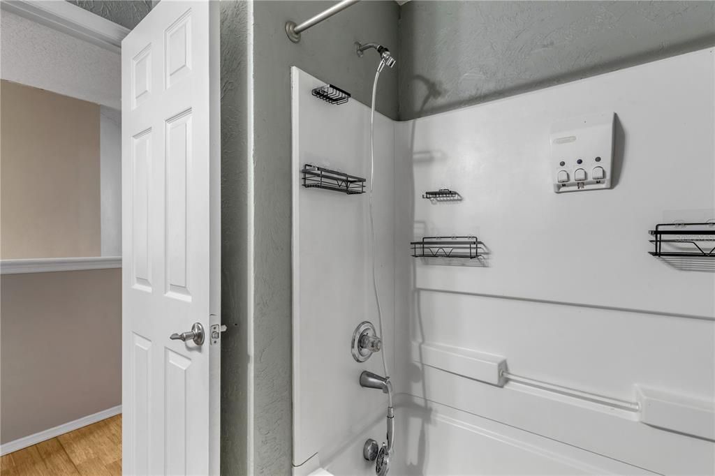 For Sale: $460,000 (4 beds, 2 baths, 2622 Square Feet)