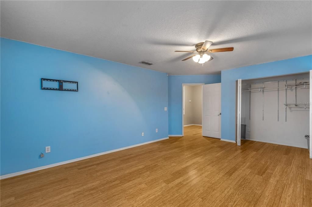 For Sale: $460,000 (4 beds, 2 baths, 2622 Square Feet)