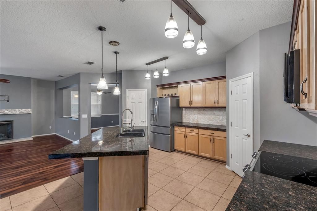 For Sale: $460,000 (4 beds, 2 baths, 2622 Square Feet)