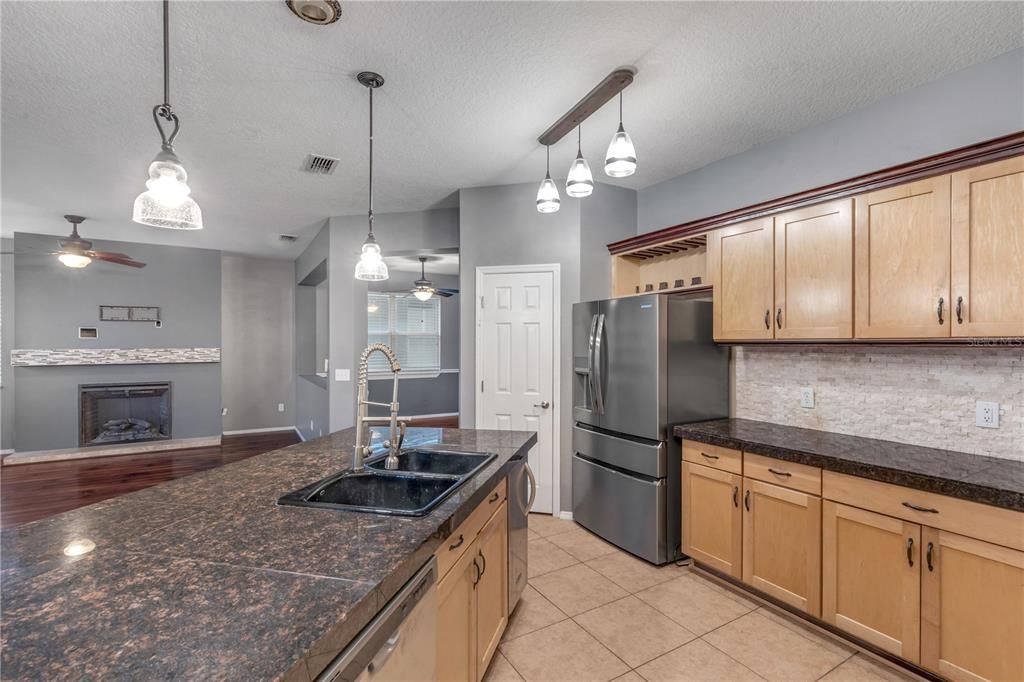 For Sale: $460,000 (4 beds, 2 baths, 2622 Square Feet)