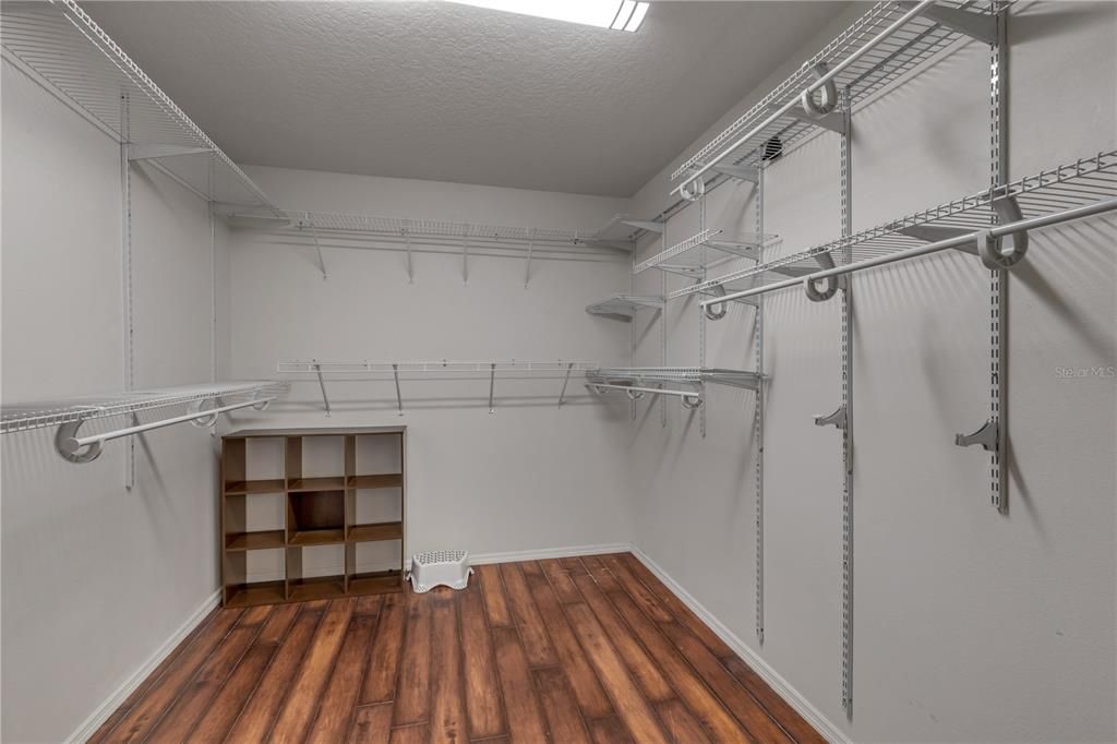 For Sale: $460,000 (4 beds, 2 baths, 2622 Square Feet)