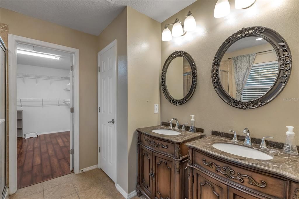 For Sale: $460,000 (4 beds, 2 baths, 2622 Square Feet)