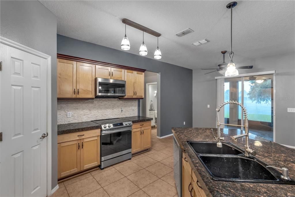 For Sale: $460,000 (4 beds, 2 baths, 2622 Square Feet)