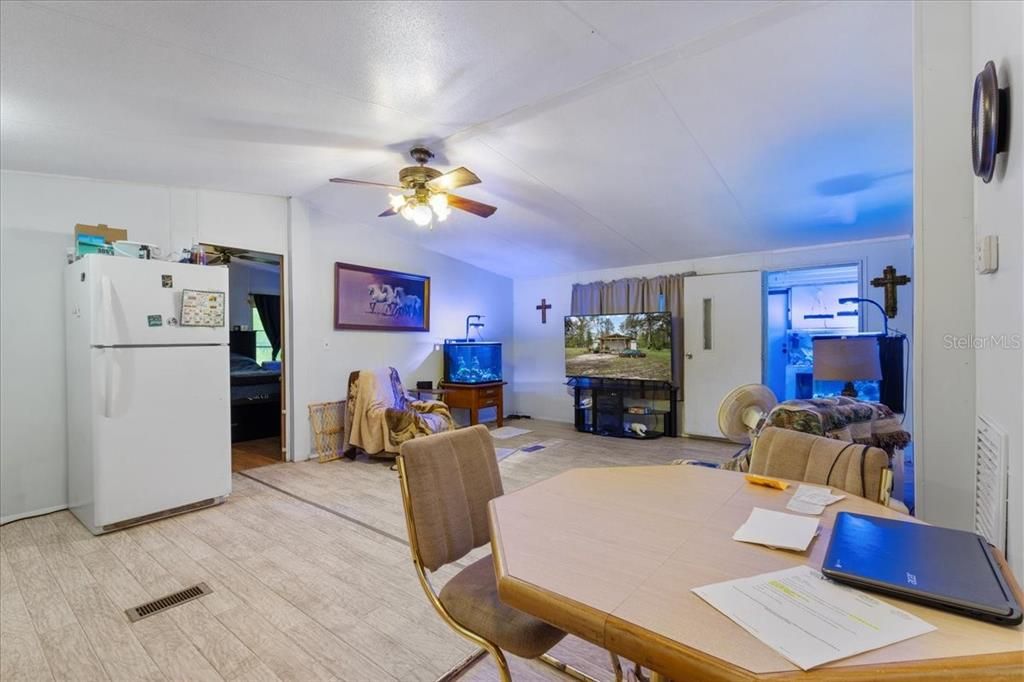 For Sale: $139,900 (2 beds, 2 baths, 1200 Square Feet)