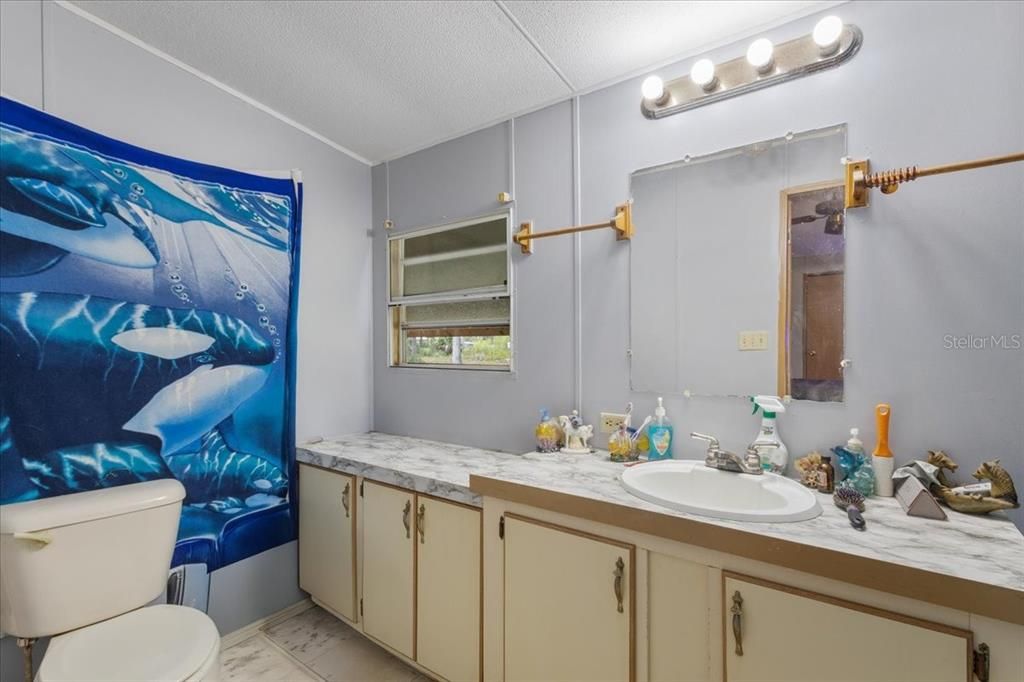 For Sale: $139,900 (2 beds, 2 baths, 1200 Square Feet)