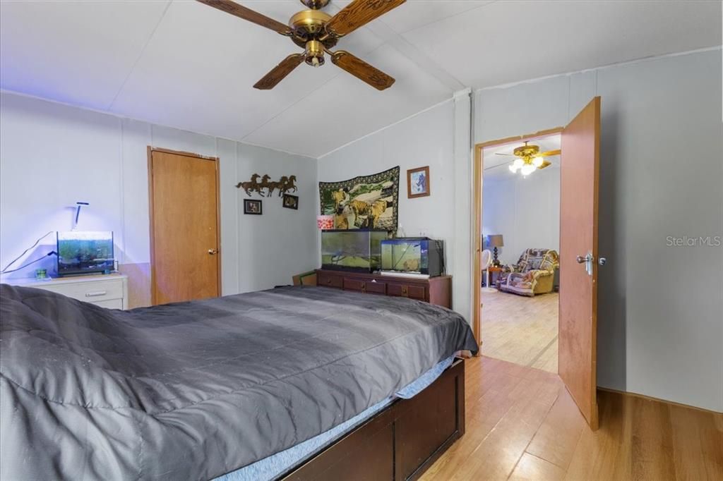 For Sale: $139,900 (2 beds, 2 baths, 1200 Square Feet)