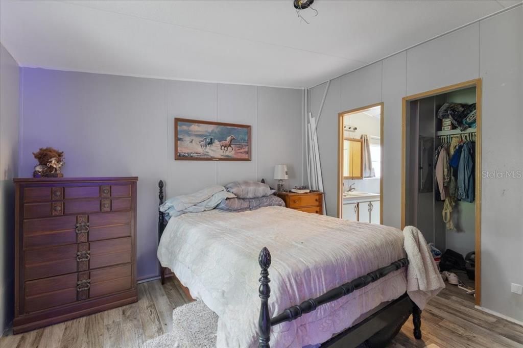 For Sale: $139,900 (2 beds, 2 baths, 1200 Square Feet)