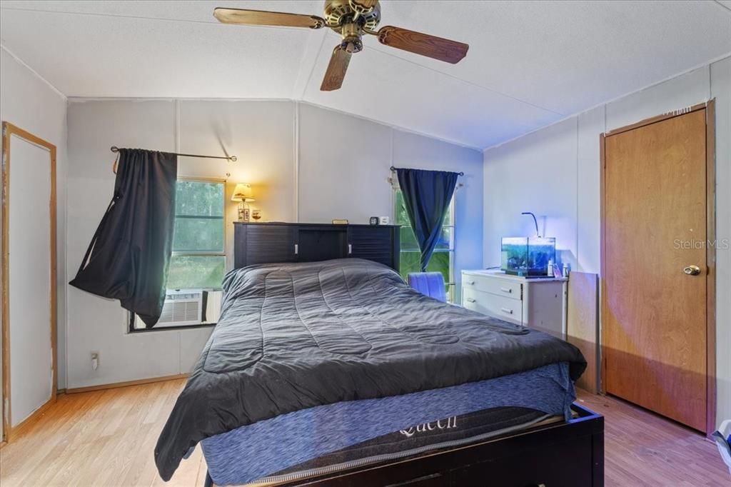 For Sale: $139,900 (2 beds, 2 baths, 1200 Square Feet)