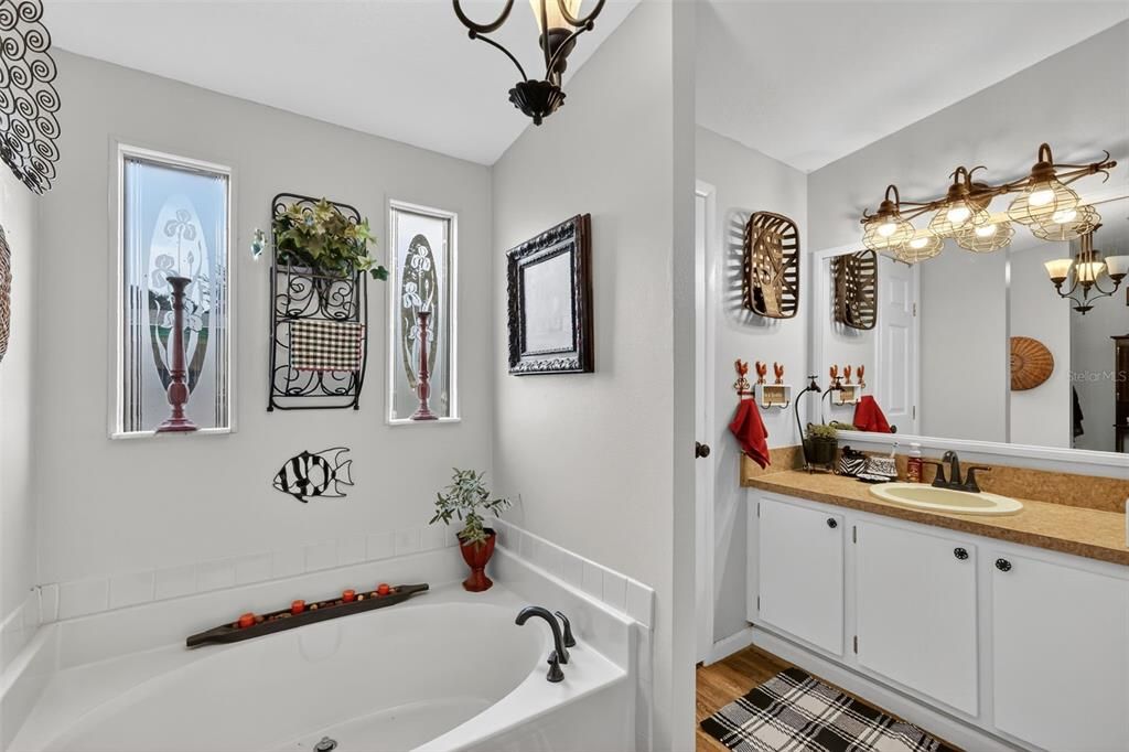 Activo con contrato: $259,000 (2 camas, 2 baños, 1756 Pies cuadrados)