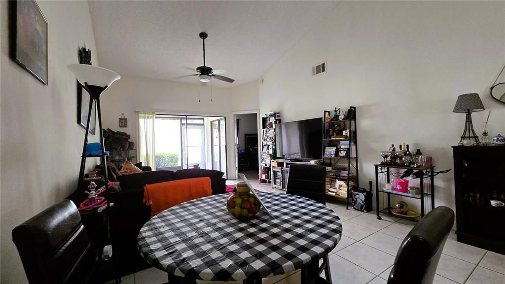 待售: $267,000 (2 贝兹, 2 浴室, 1019 平方英尺)