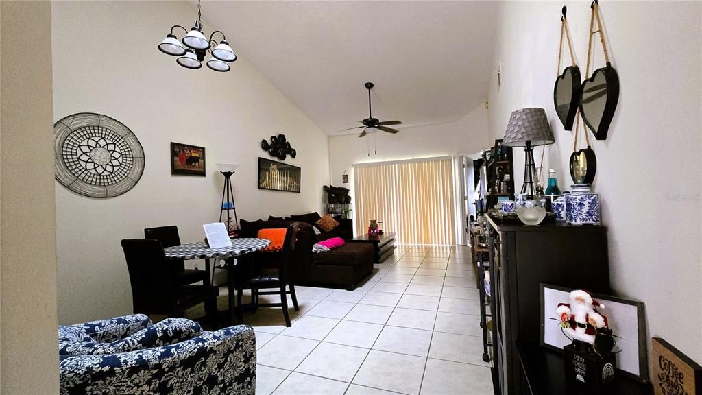 待售: $267,000 (2 贝兹, 2 浴室, 1019 平方英尺)