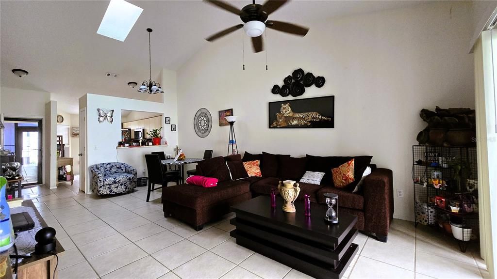 待售: $267,000 (2 贝兹, 2 浴室, 1019 平方英尺)