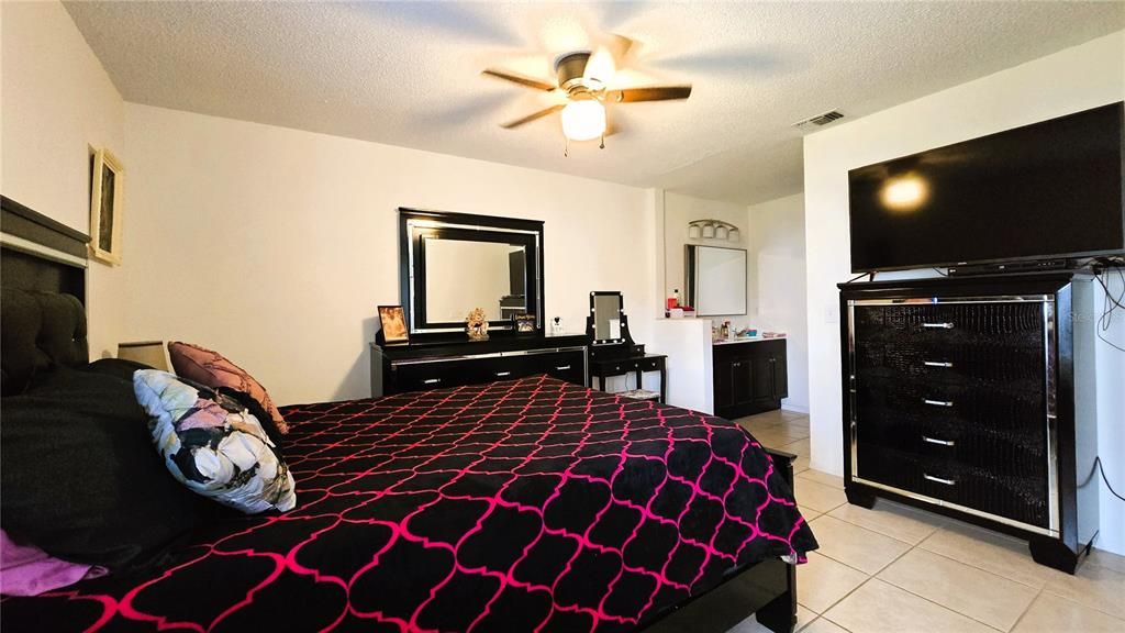 待售: $267,000 (2 贝兹, 2 浴室, 1019 平方英尺)