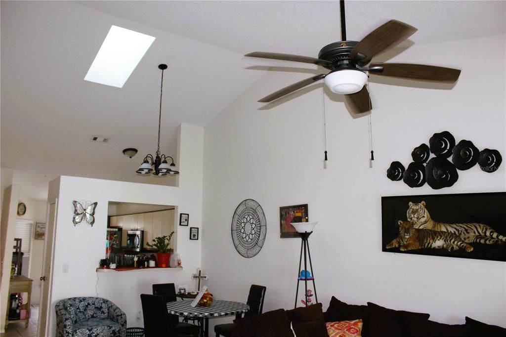 待售: $267,000 (2 贝兹, 2 浴室, 1019 平方英尺)