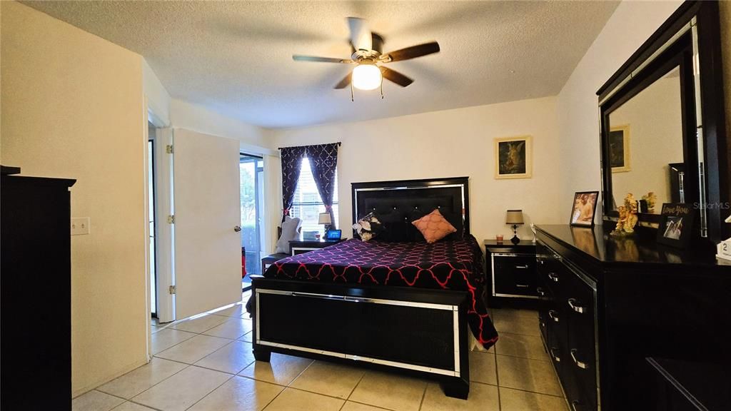 待售: $267,000 (2 贝兹, 2 浴室, 1019 平方英尺)