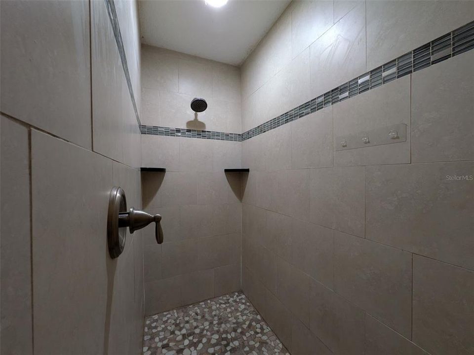 合同活跃: $2,200 (4 贝兹, 2 浴室, 1593 平方英尺)