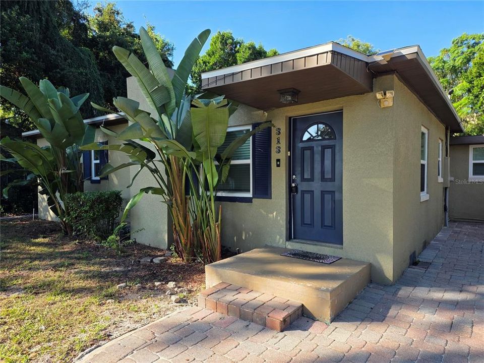 合同活跃: $2,200 (4 贝兹, 2 浴室, 1593 平方英尺)