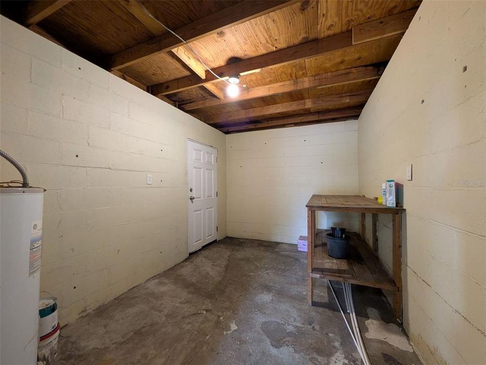 合同活跃: $2,200 (4 贝兹, 2 浴室, 1593 平方英尺)