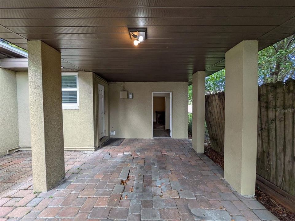 合同活跃: $2,200 (4 贝兹, 2 浴室, 1593 平方英尺)