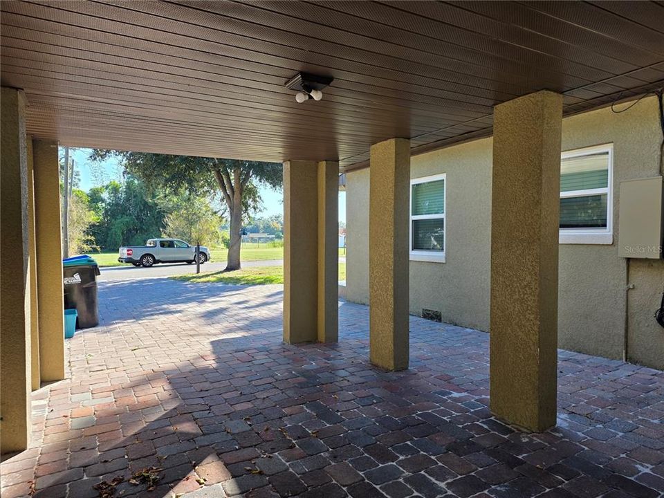 合同活跃: $2,200 (4 贝兹, 2 浴室, 1593 平方英尺)