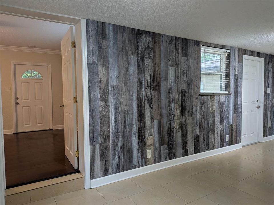 合同活跃: $2,200 (4 贝兹, 2 浴室, 1593 平方英尺)