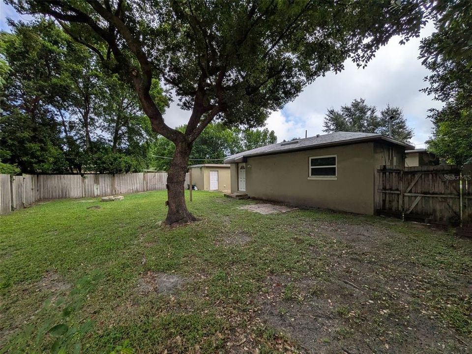 合同活跃: $2,200 (4 贝兹, 2 浴室, 1593 平方英尺)