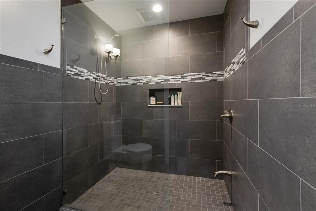 For Sale: $1,800,000 (5 beds, 2 baths, 3474 Square Feet)