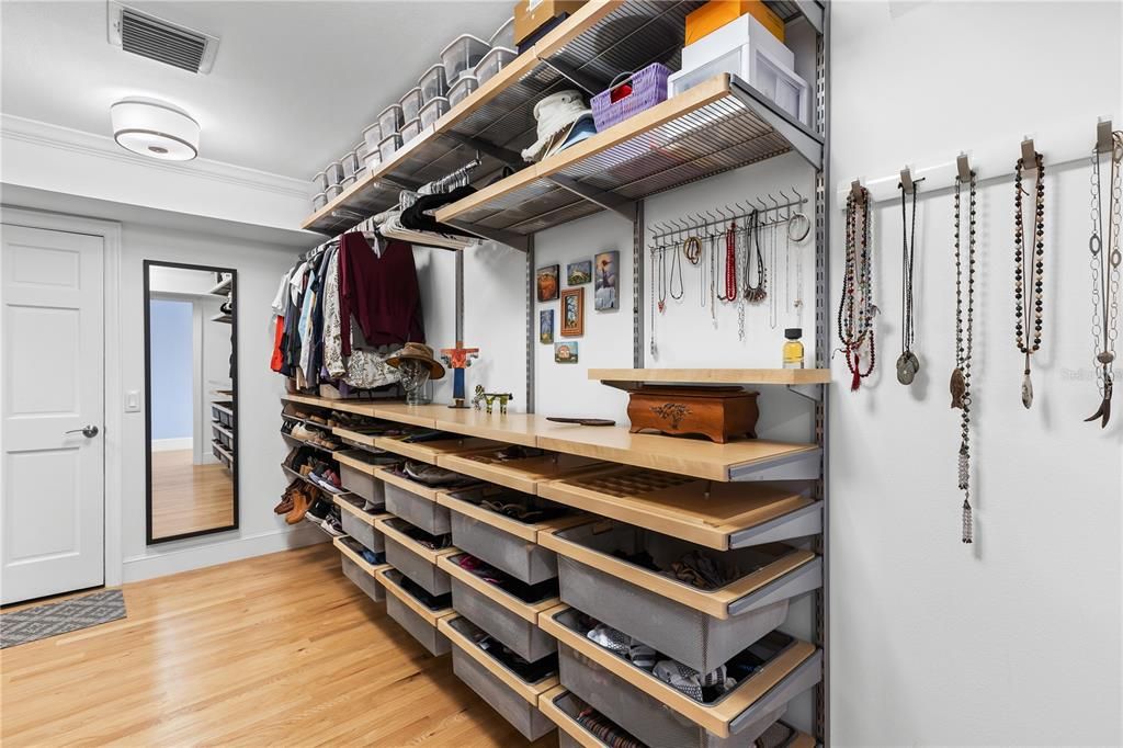 For Sale: $1,800,000 (5 beds, 2 baths, 3474 Square Feet)