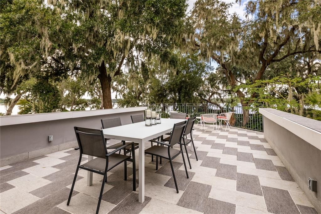 For Sale: $1,800,000 (5 beds, 2 baths, 3474 Square Feet)