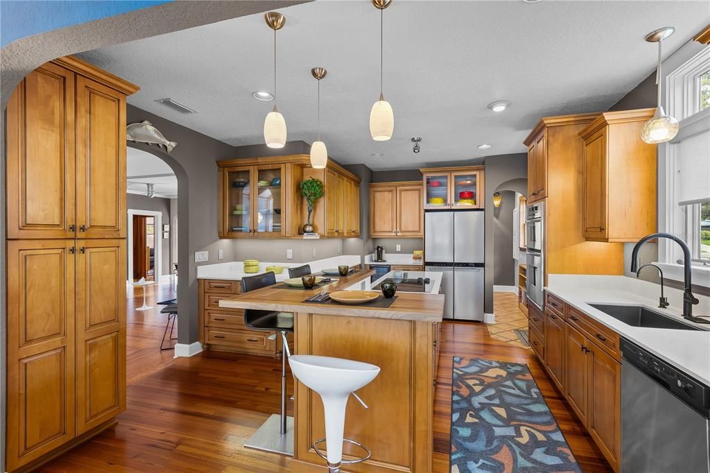 For Sale: $1,800,000 (5 beds, 2 baths, 3474 Square Feet)