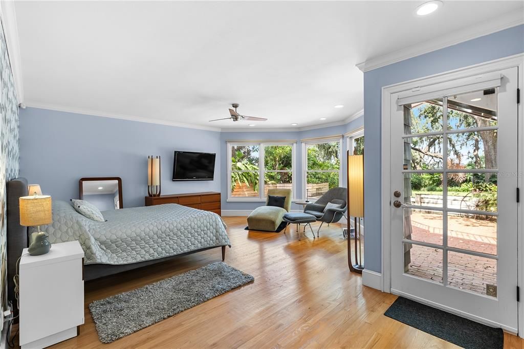 For Sale: $1,800,000 (5 beds, 2 baths, 3474 Square Feet)