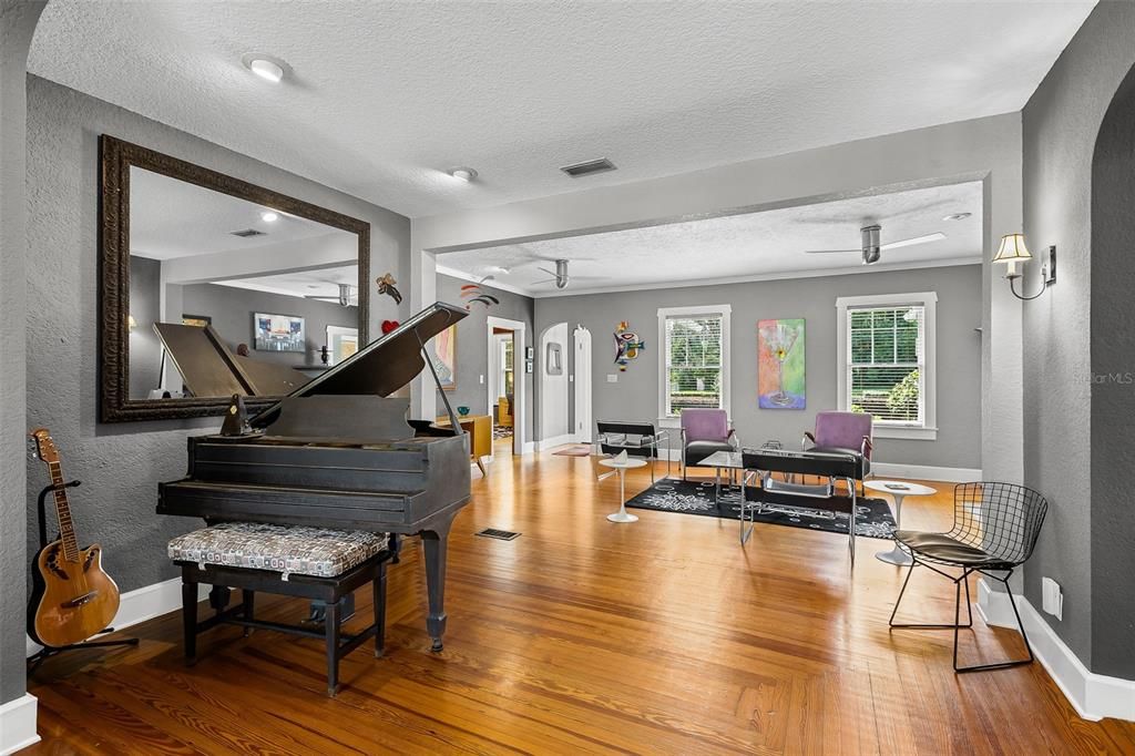 For Sale: $1,800,000 (5 beds, 2 baths, 3474 Square Feet)