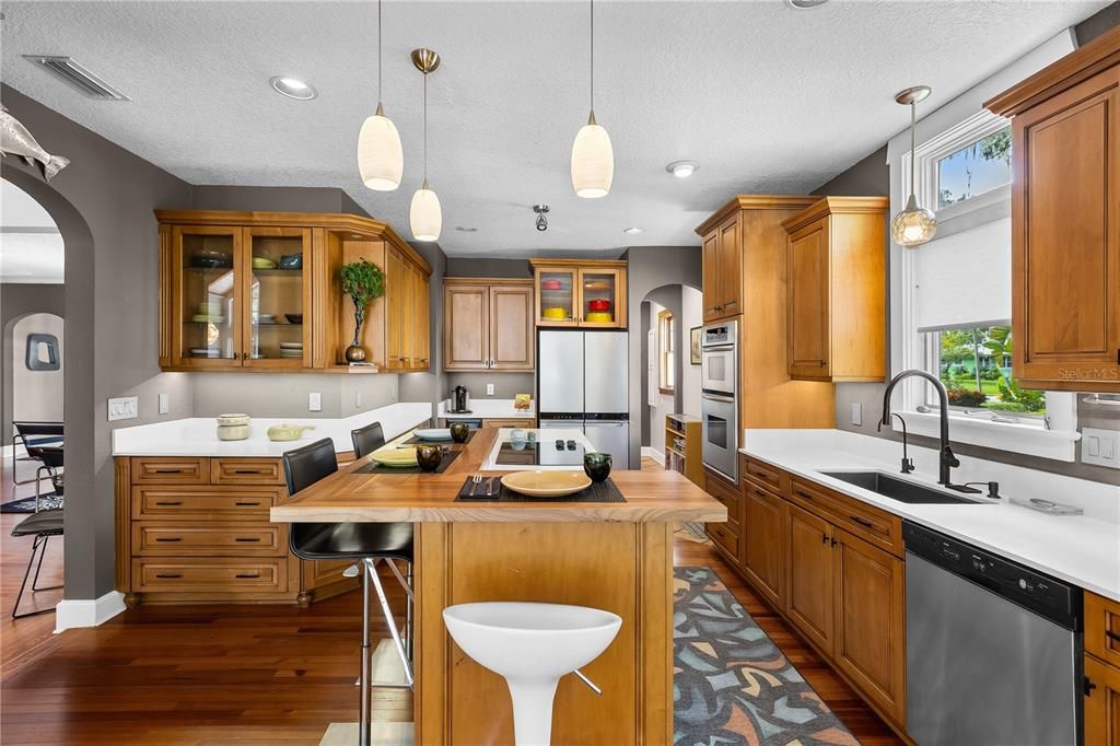 For Sale: $1,800,000 (5 beds, 2 baths, 3474 Square Feet)