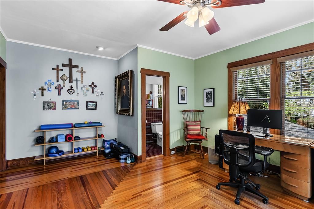 For Sale: $1,800,000 (5 beds, 2 baths, 3474 Square Feet)