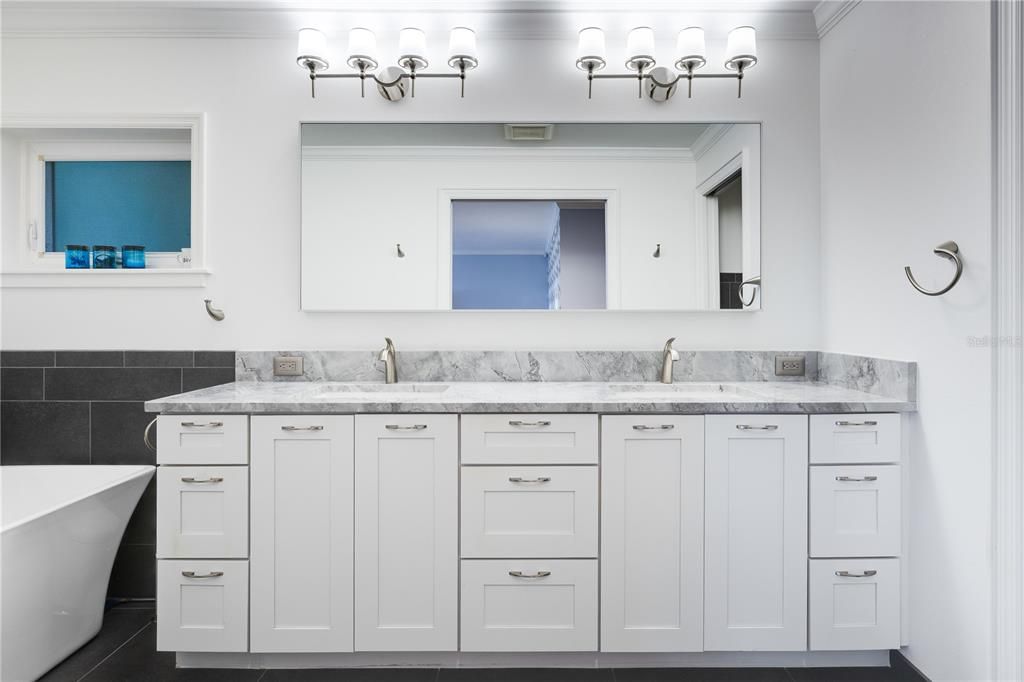 For Sale: $1,800,000 (5 beds, 2 baths, 3474 Square Feet)