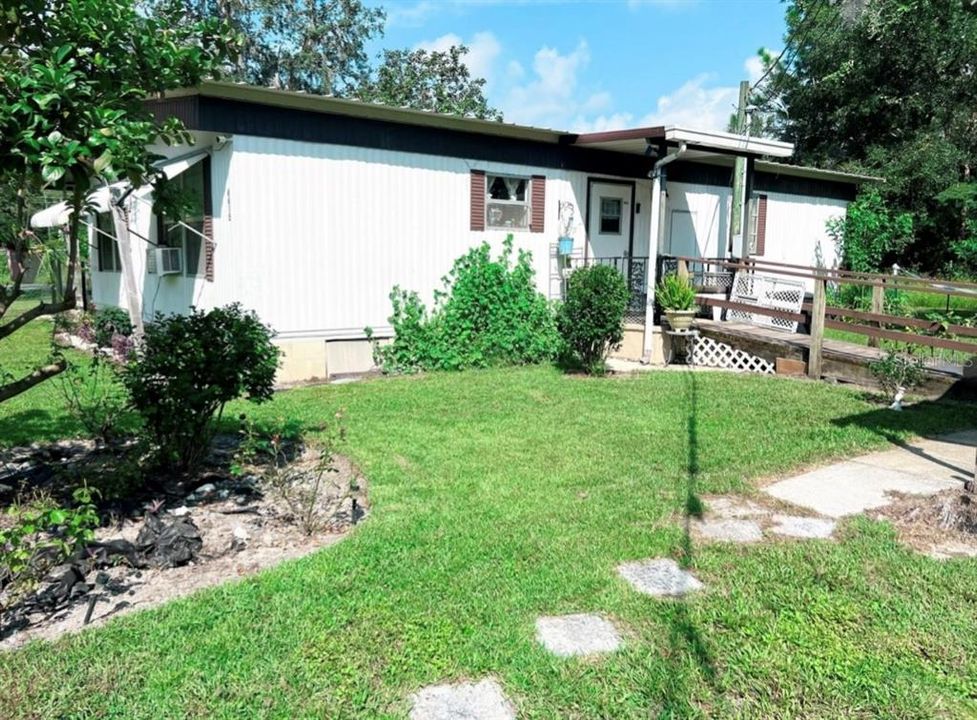 For Sale: $130,000 (2 beds, 1 baths, 960 Square Feet)