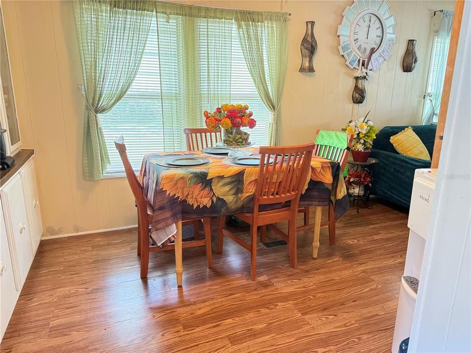 For Sale: $130,000 (2 beds, 1 baths, 960 Square Feet)