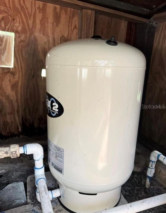 For Sale: $130,000 (2 beds, 1 baths, 960 Square Feet)