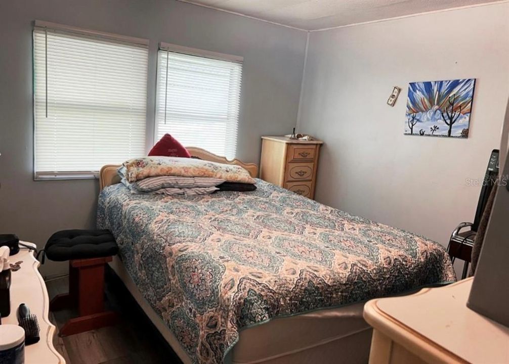 For Sale: $130,000 (2 beds, 1 baths, 960 Square Feet)