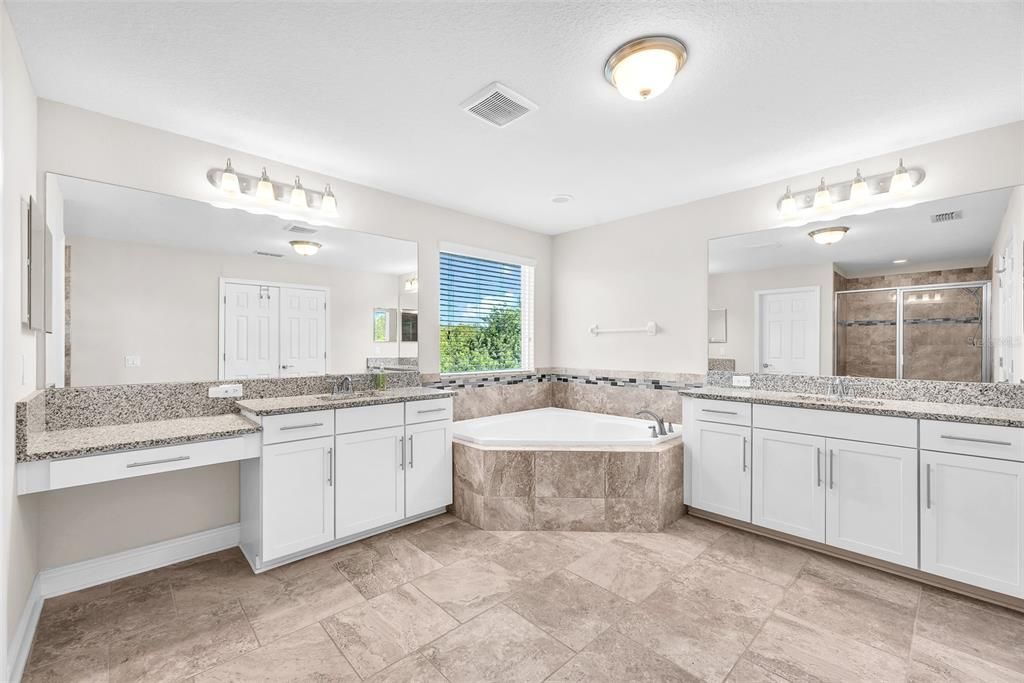 En Venta: $749,999 (5 camas, 4 baños, 4953 Pies cuadrados)