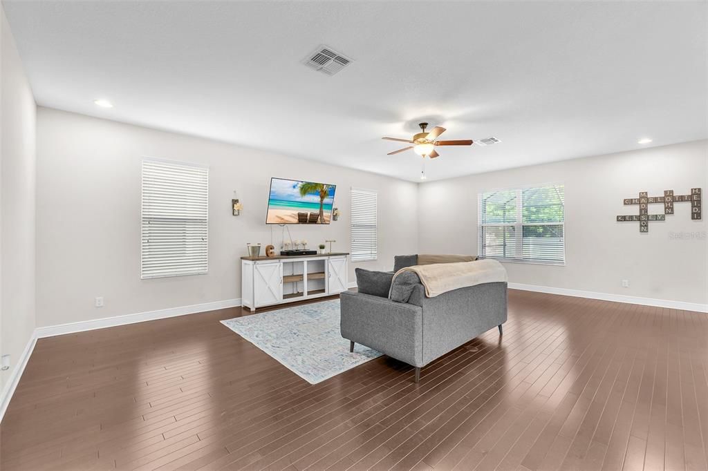 En Venta: $749,999 (5 camas, 4 baños, 4953 Pies cuadrados)