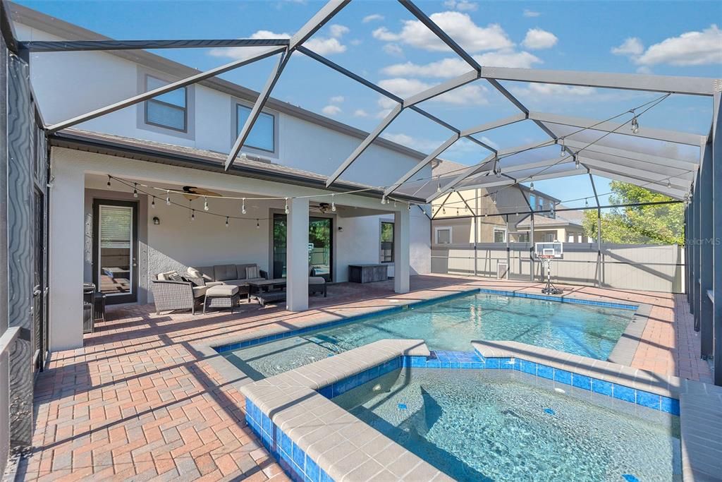 En Venta: $749,999 (5 camas, 4 baños, 4953 Pies cuadrados)