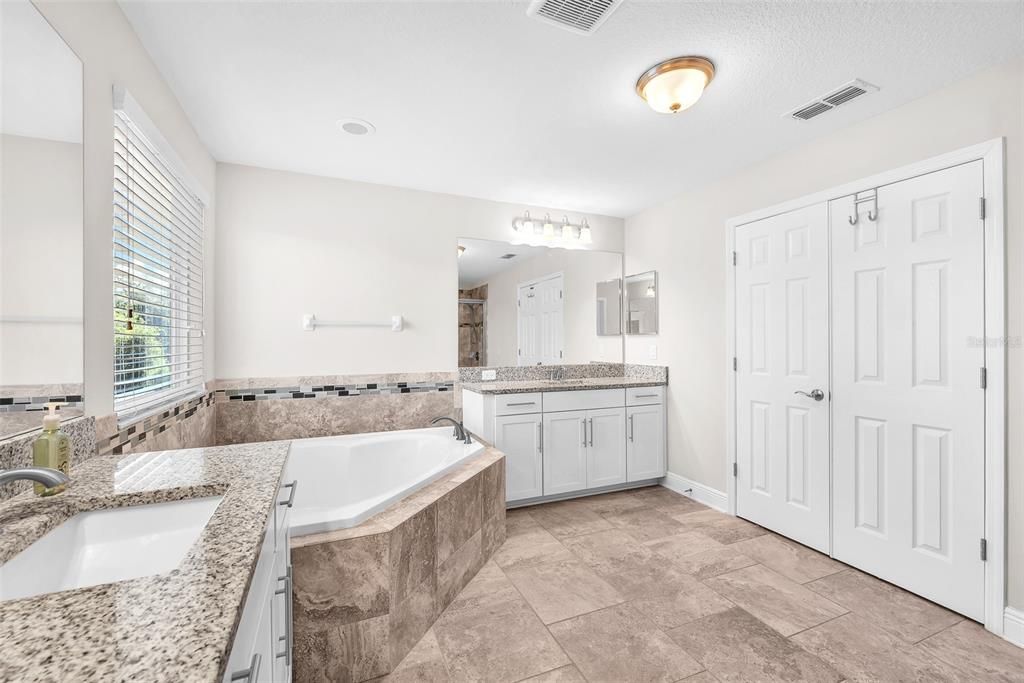 En Venta: $749,999 (5 camas, 4 baños, 4953 Pies cuadrados)