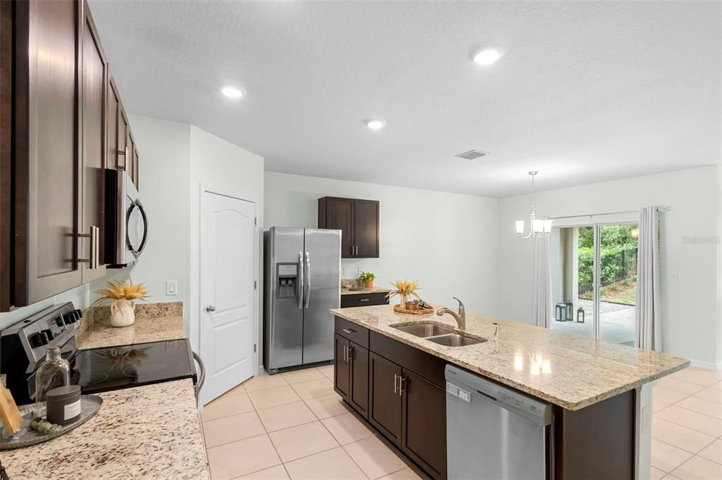 For Sale: $335,000 (4 beds, 2 baths, 1846 Square Feet)