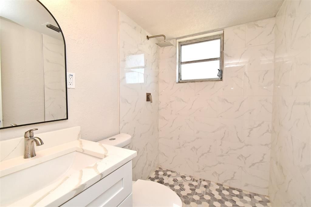 合同活跃: $259,900 (3 贝兹, 2 浴室, 1118 平方英尺)