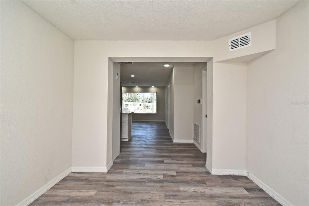 合同活跃: $259,900 (3 贝兹, 2 浴室, 1118 平方英尺)